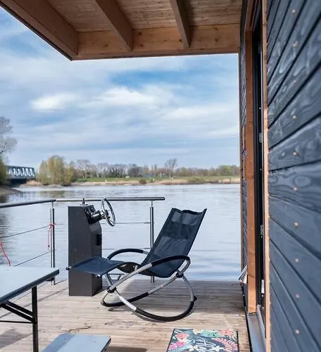 Hausboot Diva Mit Kamin - Winter Auf Der Dove Elbe Hamburg