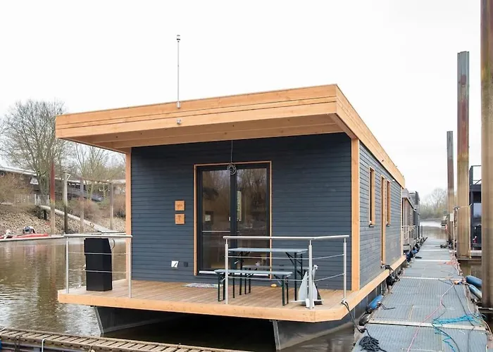 Hausboot Diva Mit Kamin - Winter Auf Der Dove Elbe Hamburg
