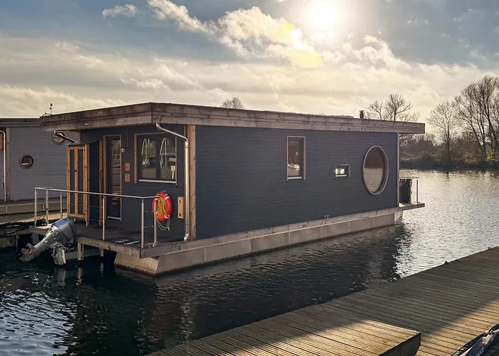 Hausboot Diva Mit Kamin - Winter Auf Der Dove Elbe